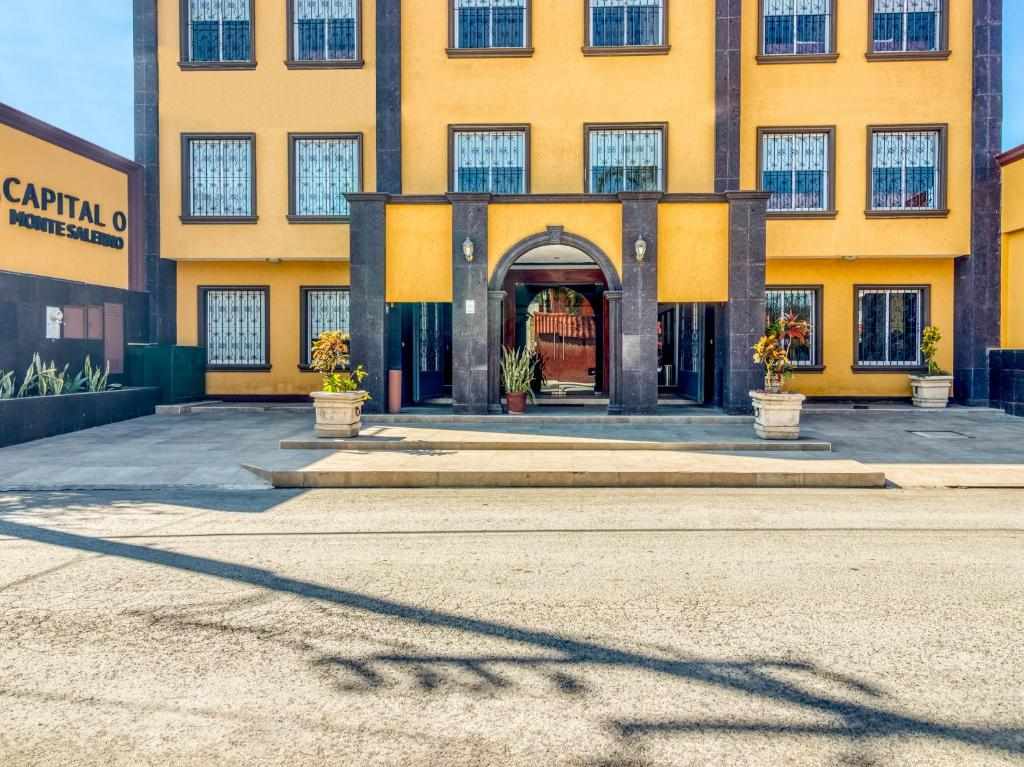 Front entrance of Monte Salerno Hotel & Suites in Montemorelos